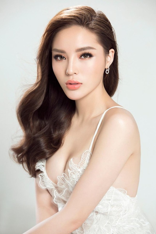 Top 3 HHVN 2014: Kỳ Duyên-Huyền My miệt mài hoạt động showbiz, Diễm Trang yên bề gia thất ảnh 3