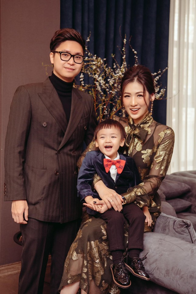 Top 3 HHVN 2012: Hoa hậu Đặng Thu Thảo và 2 á hậu đều có hôn nhân viên mãn ảnh 11