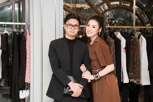 Top 3 HHVN 2012: Hoa hậu Đặng Thu Thảo và 2 á hậu đều có hôn nhân viên mãn ảnh 10