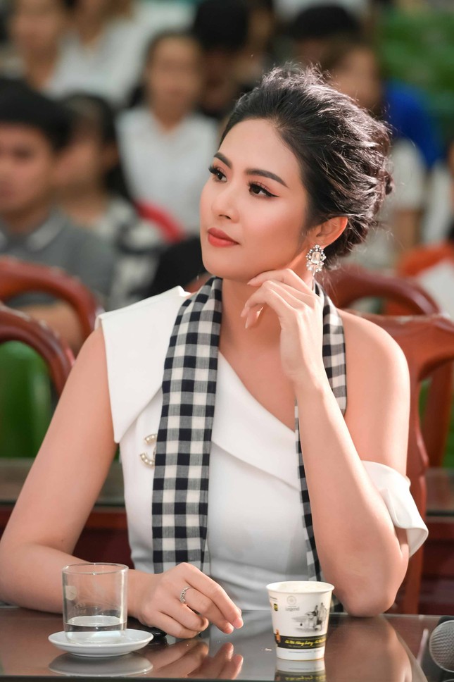 Top 3 HHVN 2010: Ngọc Hân thành nhà thiết kế nổi tiếng, Á hậu Hoàng My chu du khắp thế giới ảnh 7
