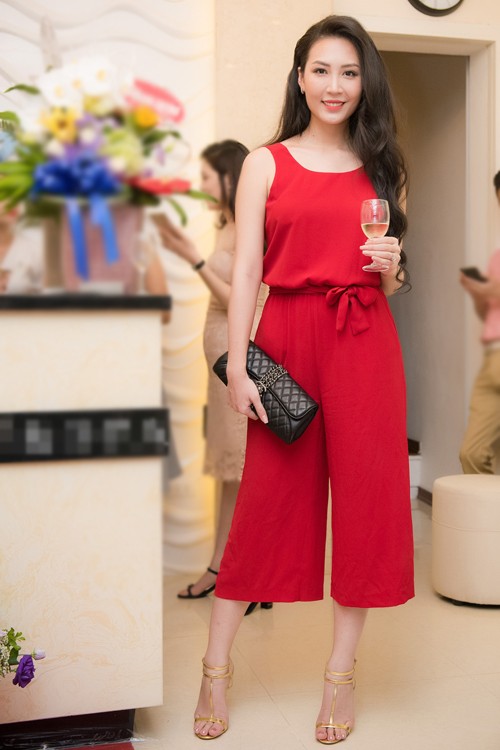 Top 3 HHVN 2010: Ngọc Hân thành nhà thiết kế nổi tiếng, Á hậu Hoàng My chu du khắp thế giới ảnh 15