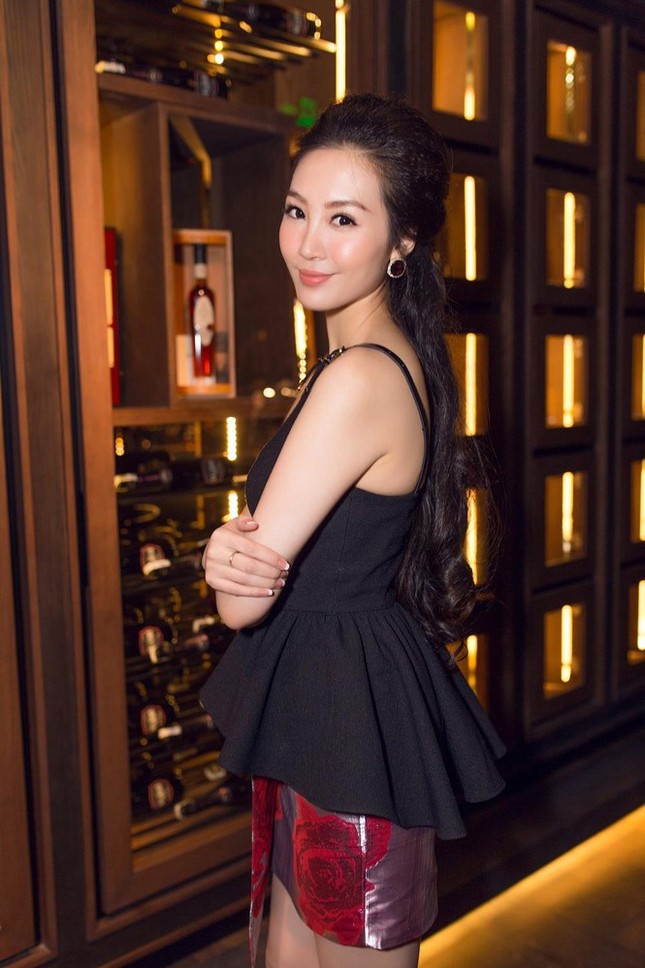 Top 3 HHVN 2010: Ngọc Hân thành nhà thiết kế nổi tiếng, Á hậu Hoàng My chu du khắp thế giới ảnh 16