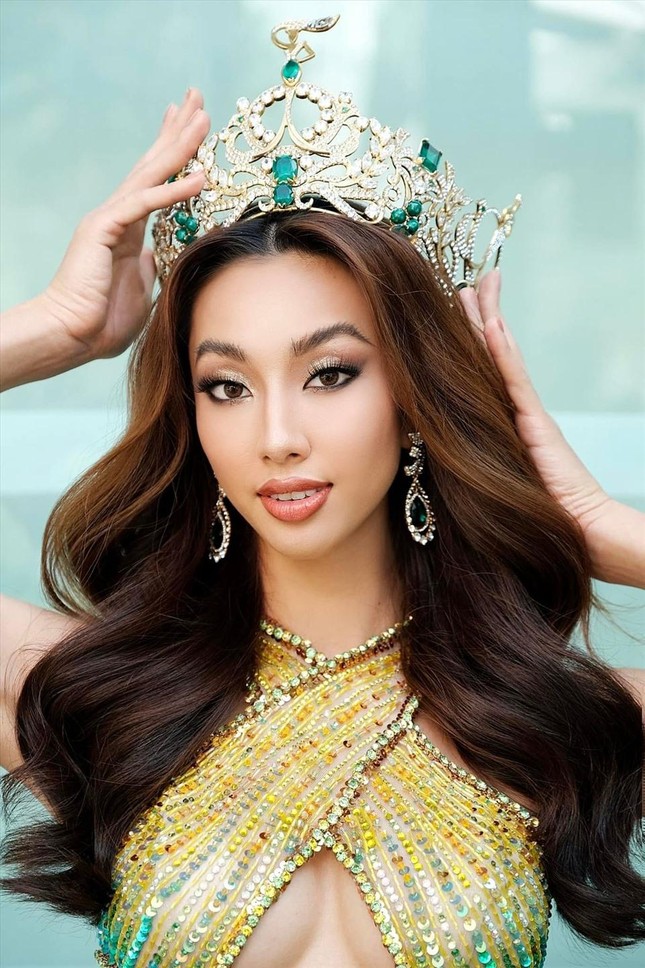 Hoa hậu Thuỳ Tiên hé lộ vương miện Miss Grand bị gẫy, không kịp về Việt Nam đầu năm mới ảnh 2