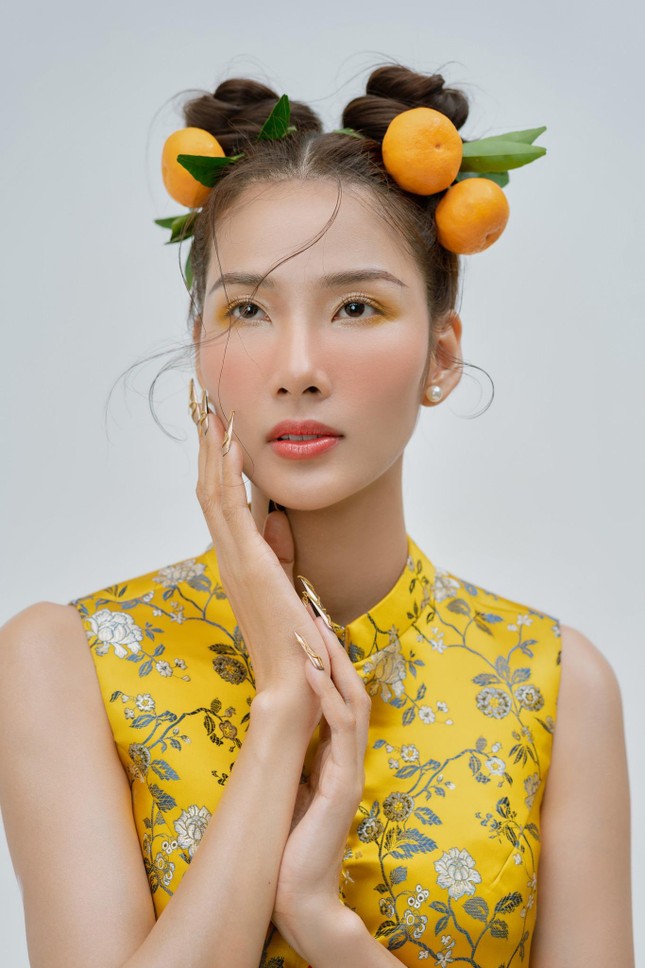 Đỗ Thị Hà đẹp quyến rũ tựa nàng Xuân, Á hậu Ngọc Thảo mặc crop-top khoe eo thon nóng bỏng ảnh 5