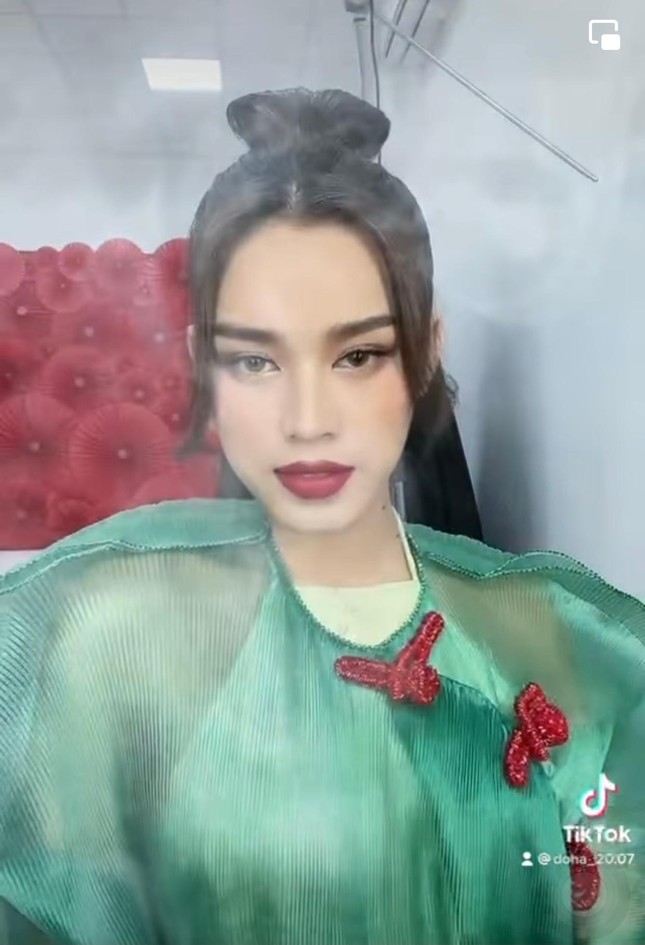 'Biến hình' về quê ăn Tết, Đỗ Thị Hà được khen đẹp ma mị tựa 'mỹ nhân cổ trang' ảnh 3