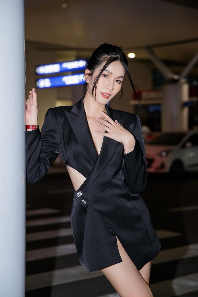 Á hậu Phương Anh làm khách VIP của Paris Fashion Week, fan chờ đợi màn 'bắn' tiếng Pháp ảnh 2
