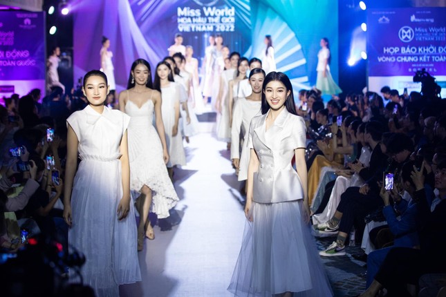 Dàn thí sinh Miss World Vietnam 2022 đọ dáng yêu kiều như tiểu thư trước thềm chung kết ảnh 1