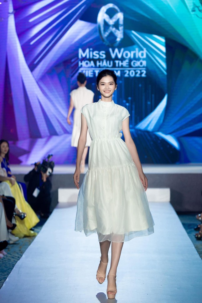 Dàn thí sinh Miss World Vietnam 2022 đọ dáng yêu kiều như tiểu thư trước thềm chung kết ảnh 14