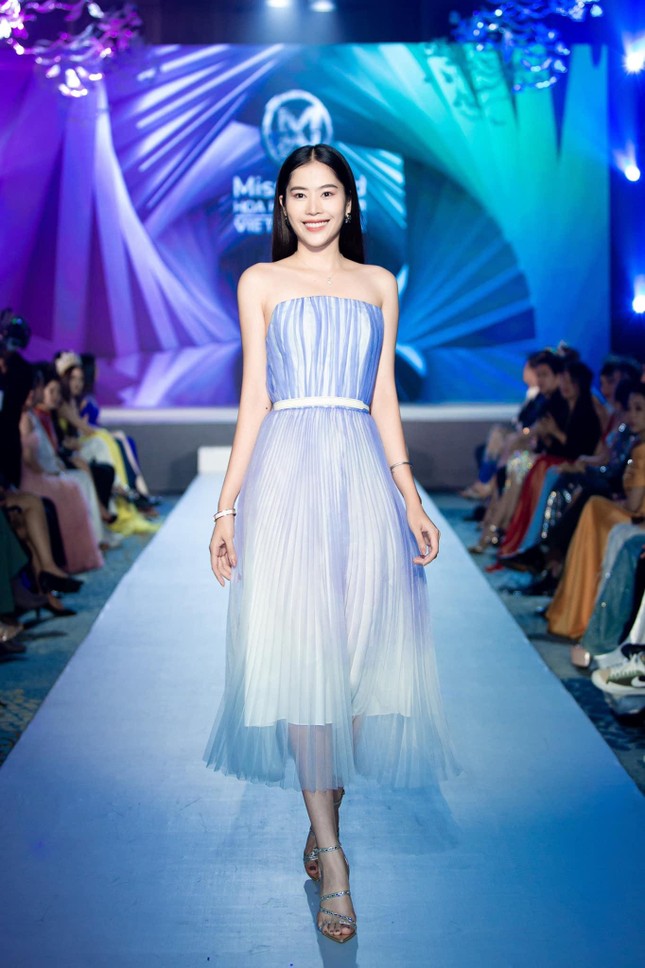 Dàn thí sinh Miss World Vietnam 2022 đọ dáng yêu kiều như tiểu thư trước thềm chung kết ảnh 13