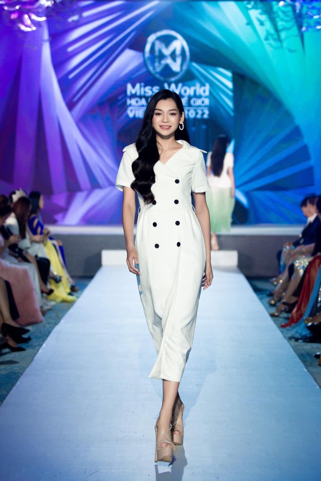 Dàn thí sinh Miss World Vietnam 2022 đọ dáng yêu kiều như tiểu thư trước thềm chung kết ảnh 12