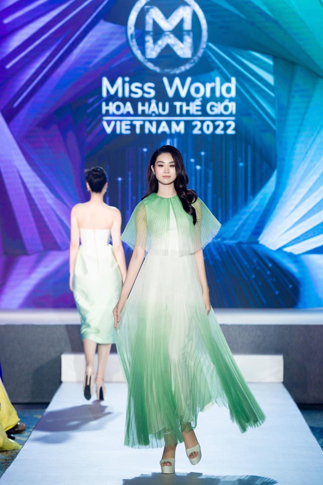 Dàn thí sinh Miss World Vietnam 2022 đọ dáng yêu kiều như tiểu thư trước thềm chung kết ảnh 11