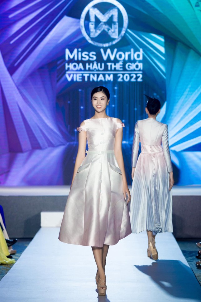 Dàn thí sinh Miss World Vietnam 2022 đọ dáng yêu kiều như tiểu thư trước thềm chung kết ảnh 4