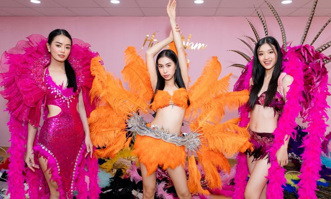 Thí sinh Miss World Vietnam 2022 đeo cánh thiên thần nóng bỏng như người mẫu Victoria's Secret ảnh 2