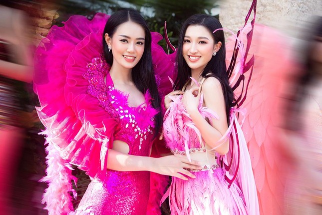 Thí sinh Miss World Vietnam 2022 mặc đồ carnival nóng bỏng, diễu hành trên đường phố Quy Nhơn ảnh 8