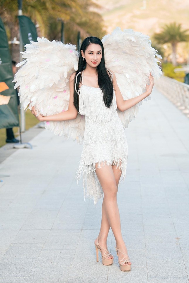 Thí sinh Miss World Vietnam 2022 mặc đồ carnival nóng bỏng, diễu hành trên đường phố Quy Nhơn ảnh 22