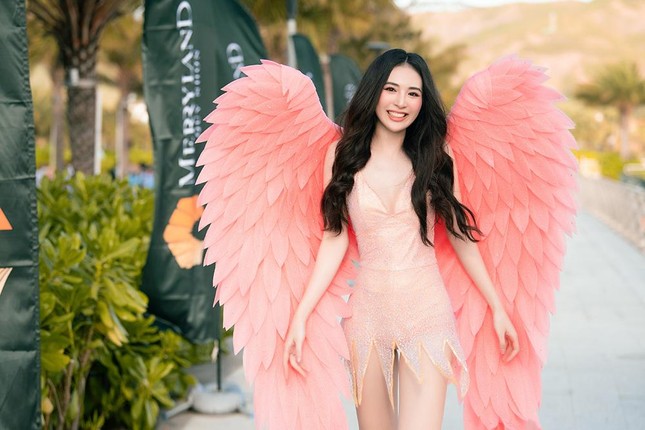 Thí sinh Miss World Vietnam 2022 mặc đồ carnival nóng bỏng, diễu hành trên đường phố Quy Nhơn ảnh 21