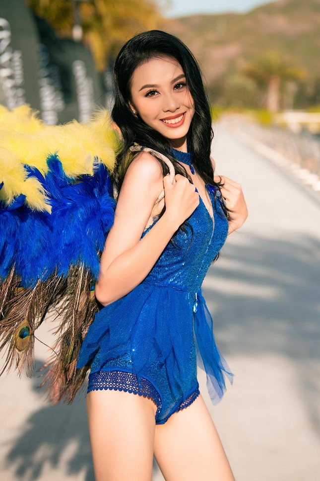 Thí sinh Miss World Vietnam 2022 mặc đồ carnival nóng bỏng, diễu hành trên đường phố Quy Nhơn ảnh 19
