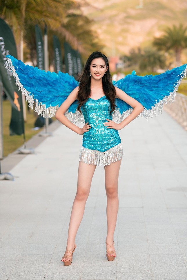 Thí sinh Miss World Vietnam 2022 mặc đồ carnival nóng bỏng, diễu hành trên đường phố Quy Nhơn ảnh 11