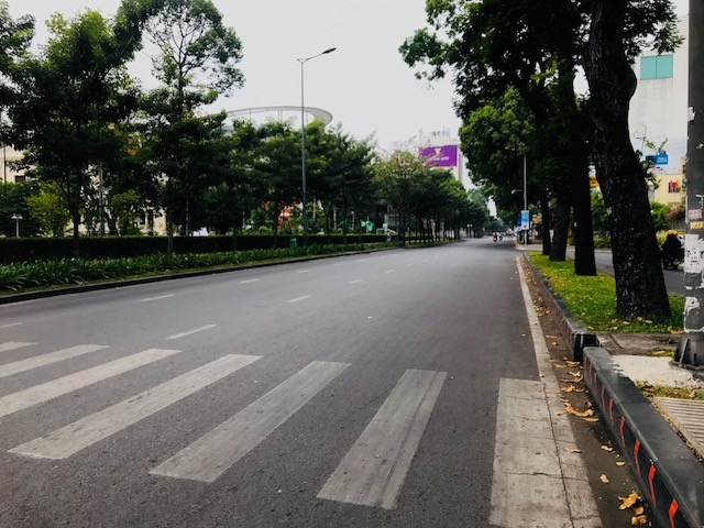 Đường phố Sài Gòn yên ắng sáng mùng một Tết ảnh 4