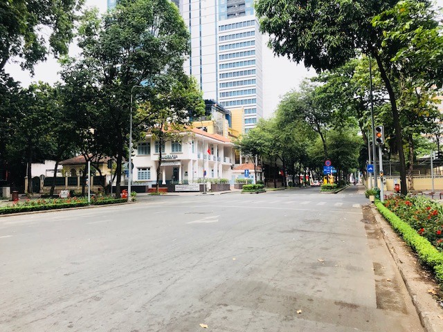 Đường phố Sài Gòn yên ắng sáng mùng một Tết ảnh 3