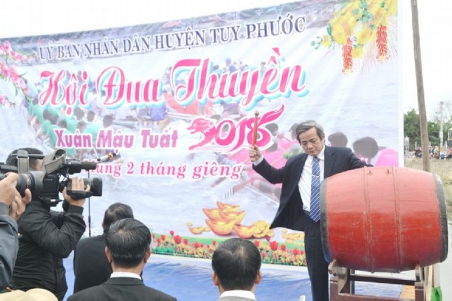 Bình Định: Tưng bừng hội đua thuyền trên sông Gò Bồi ảnh 1