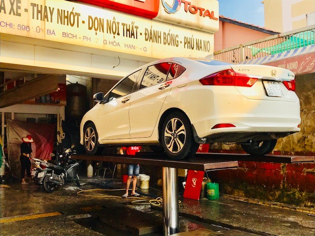 Chen chúc đưa xe đi… “tắm rửa, gội đầu” ảnh 10