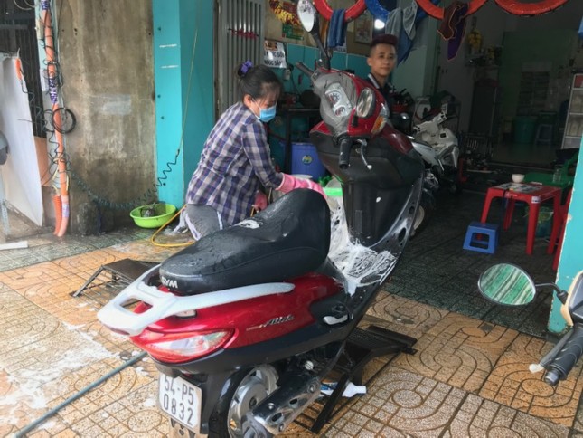 Chen chúc đưa xe đi… “tắm rửa, gội đầu” ảnh 2