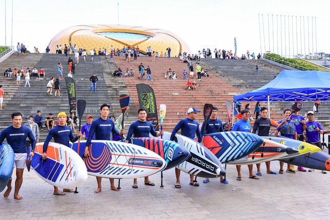 Khởi động Festival hoa Đà Lạt với giải đua ván chèo đứng trên hồ Xuân Hương ảnh 1