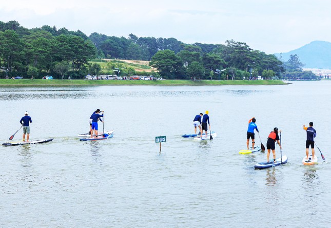 Khởi động Festival hoa Đà Lạt với giải đua ván chèo đứng trên hồ Xuân Hương ảnh 2