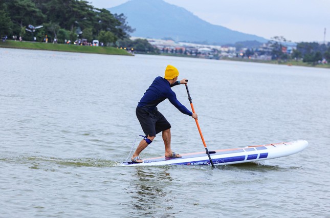 Khởi động Festival hoa Đà Lạt với giải đua ván chèo đứng trên hồ Xuân Hương ảnh 3