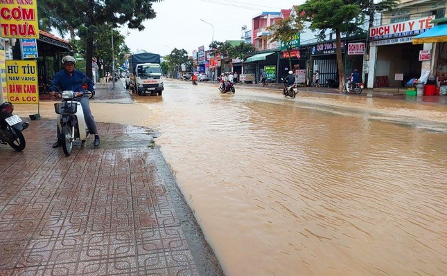 Truy nguyên nhân trận lụt ‘lịch sử’ ở Lâm Đồng, tìm thấy thi thể người bị lũ cuốn ảnh 2