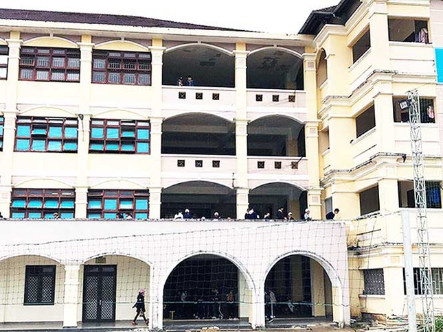 Vụ sập phòng học khiến 11 HS bị thương: Hiệu trưởng xuống làm GV ảnh 1
