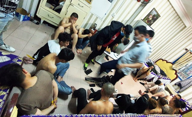 Hơn 20 thanh niên phê ma túy trong khách sạn ở Đà Lạt ảnh 1