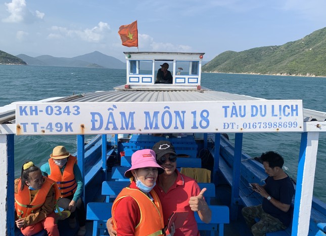 Vịnh biển hoang sơ, tuyệt đẹp ở Nam Trung bộ mở cửa trở lại ảnh 1