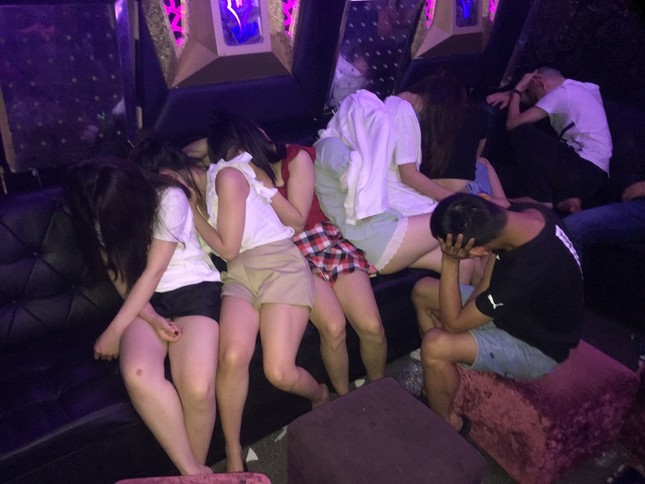 24 nam thanh nữ tú mở 'tiệc ma túy' xuyên đêm ảnh 1