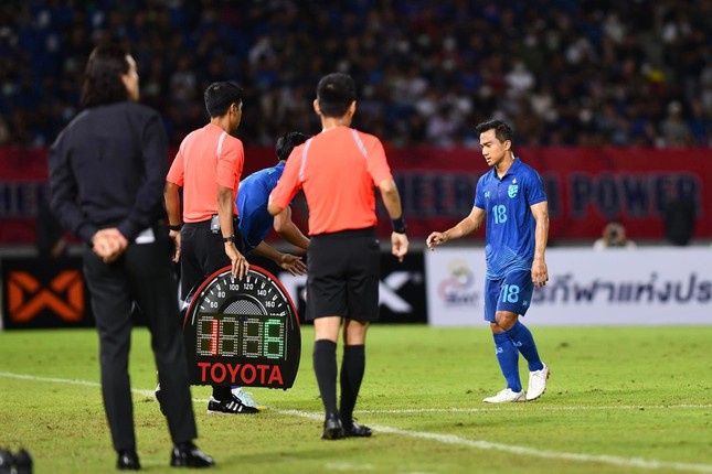 Chanathip chấn thương, CĐV tuyệt vọng: Bóng đá Thái Lan hết nhân tài rồi sao? ảnh 1