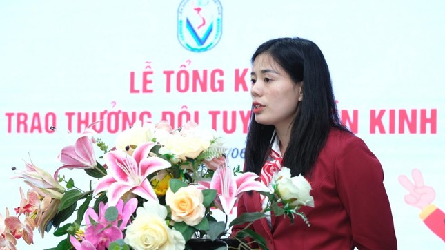 Quỹ Hỗ trợ Tài năng trẻ Việt Nam cùng LĐĐKVN trao thưởng 1 tỷ đồng cho ĐT Điền kinh dự SEA Games 31 ảnh 2