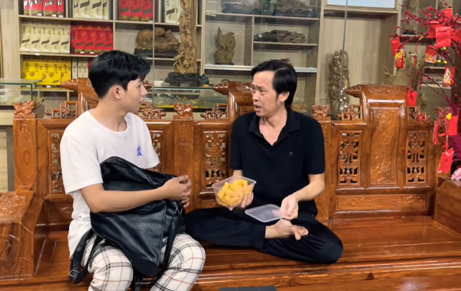 Hoài Linh than trời với con trai nuôi: 'Đúng là nghiệp quật tôi mà!' ảnh 3