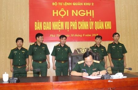 Điều động, bổ nhiệm một số tướng quân đội ảnh 2
