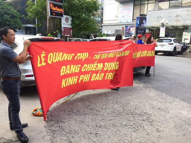 Dân chung cư hạng sang căng băng rôn đòi hàng chục tỷ quỹ bảo trì ảnh 3