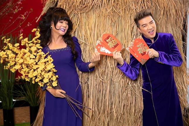 Loạt ảnh xuân ‘khó đỡ’ của đôi bạn Đàm Vĩnh Hưng – Vũ Hà ảnh 7