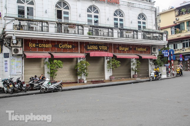Hàng loạt quán cà phê đất 'vàng' Hà Nội tạm thời đóng cửa ảnh 2