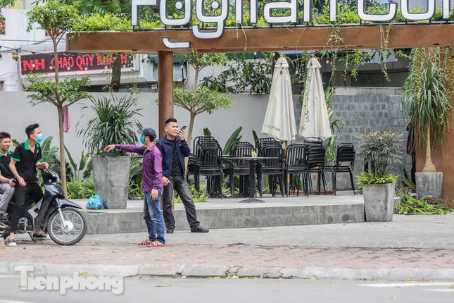 Hàng loạt quán cà phê đất 'vàng' Hà Nội tạm thời đóng cửa ảnh 8