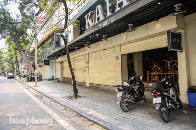 Hàng loạt quán cà phê đất 'vàng' Hà Nội tạm thời đóng cửa ảnh 9