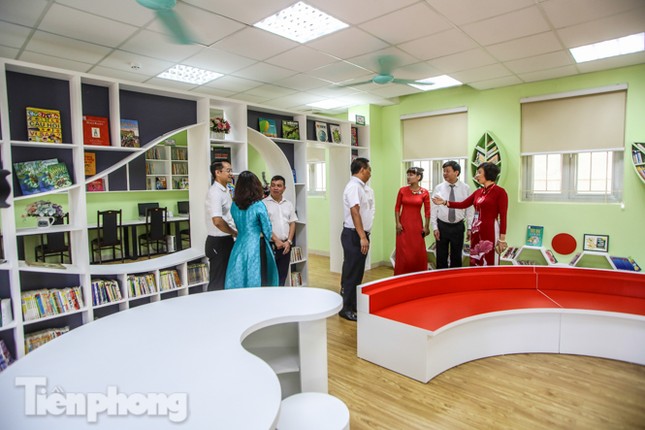 Gắn biển công trình tiểu học, vườn hoa hiện đại bậc nhất Thủ đô ảnh 6