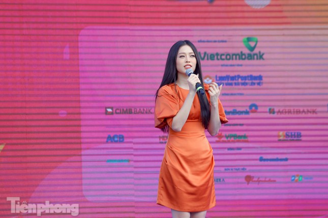 Á hậu Bùi Phương Nga cùng dàn người đẹp trải nghiệm Sóng Festival ảnh 2