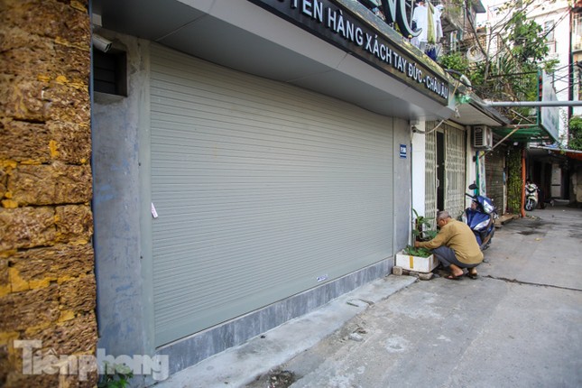 Cận cảnh các chung cư trước nguy cơ đổ sập bất cứ lúc nào ở Hà Nội ảnh 4
