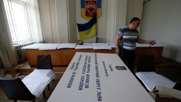 Một ngày trước cuộc bầu cử Tổng thống Ukraine ảnh 1
