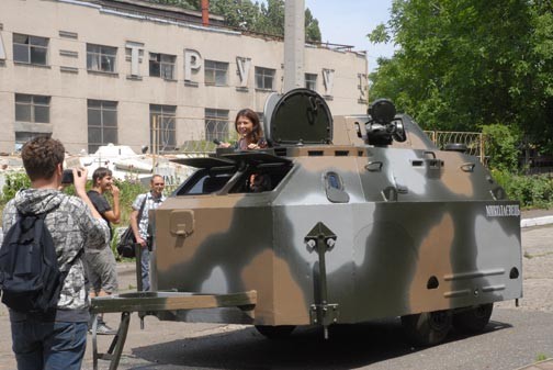 Ukraine ‘chế’ trạm kiểm soát di động đối phó xung đột vũ trang ảnh 2