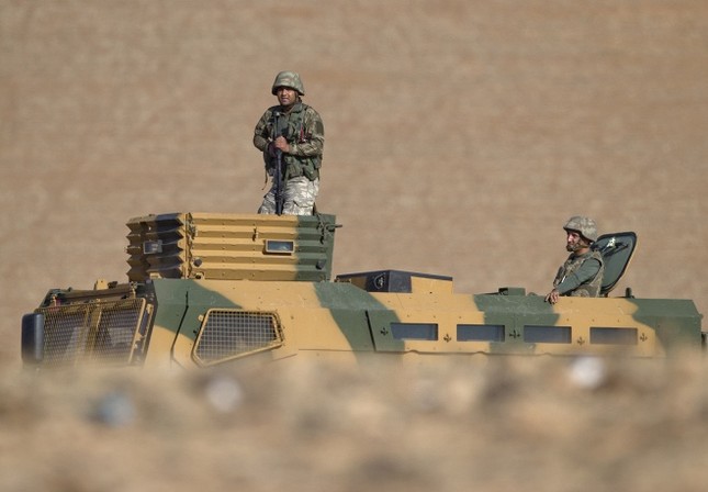 Cận cảnh Kobani trong vòng vây phiến quân IS ảnh 9